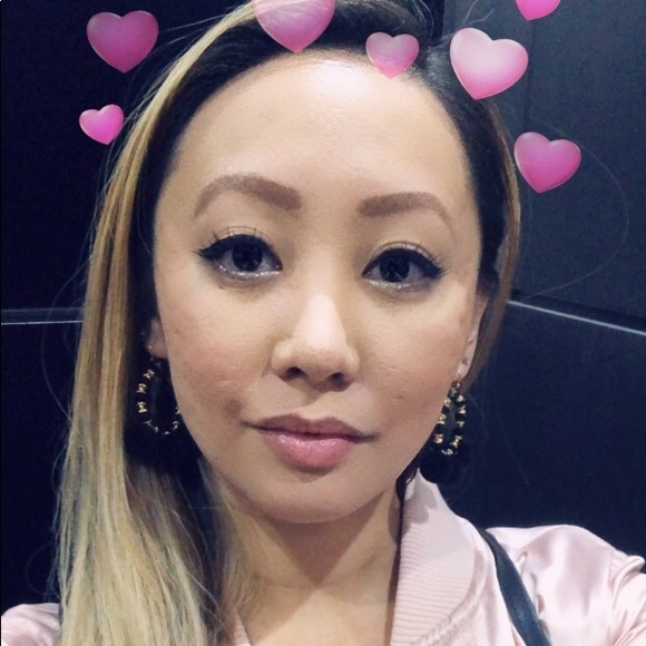 Meet your Posher, Amanda - Picture 1 of 1